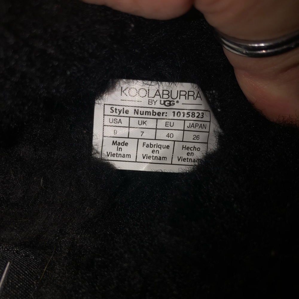 NWOT UGG black fluffy slippers koolaburra - Picture 7 of 7